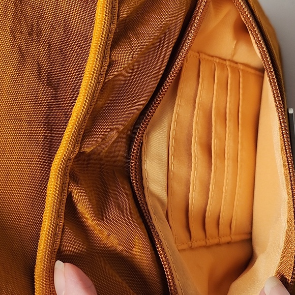 Baggallini - Gold colored crossbody bag/ tablet holder - Picture 5 of 8